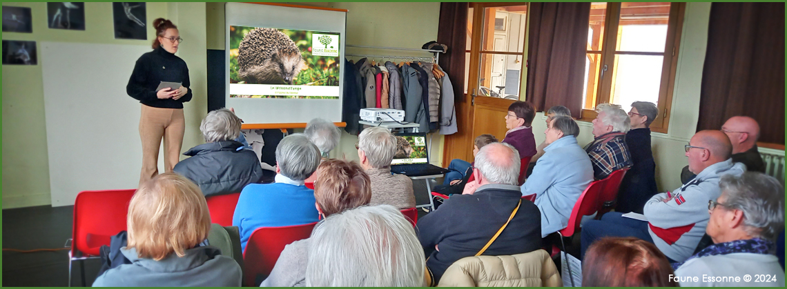 Photo lors de la conférence Faune Essonne pour l'association Jardiniers en Essonne